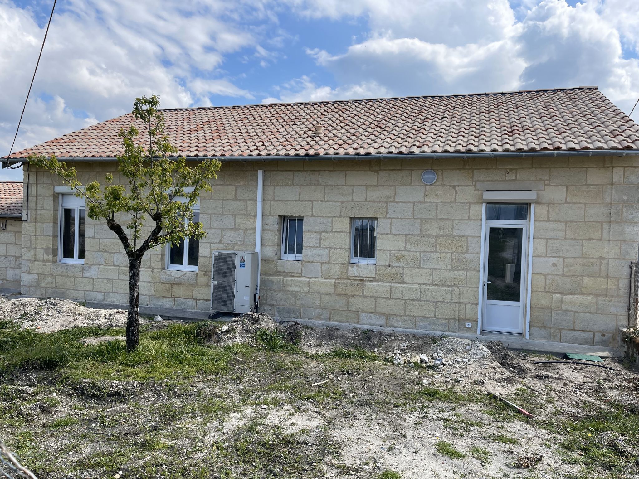Travaux de taille et façonnage de pierre